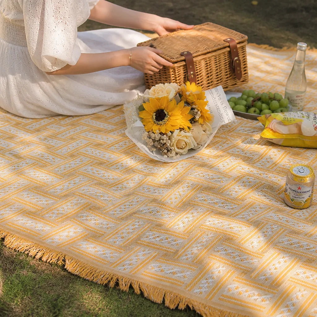 Foldable Outdoor Cotton Blend Picnic Mat (Geometric Pattern)
